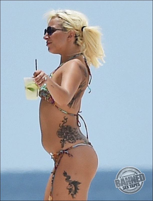 Lady Gaga Naked In Beach - Lady gaga nude pics | TubeZZZ Porn Photos